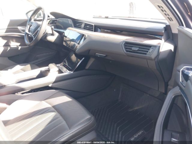 WA1LAAGE4KB012574 Audi E-tron Premium Plus
