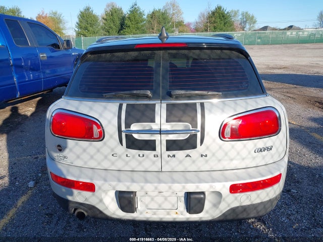 Mini Clubman Cooper 2019 WMWLN5C56K2E34756 Image 16