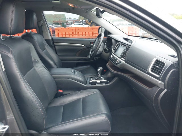 5TDDZRFH2KS969307 Toyota Highlander Limited