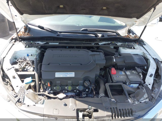 1HGCR3F98GA031819 Honda Accord Touring