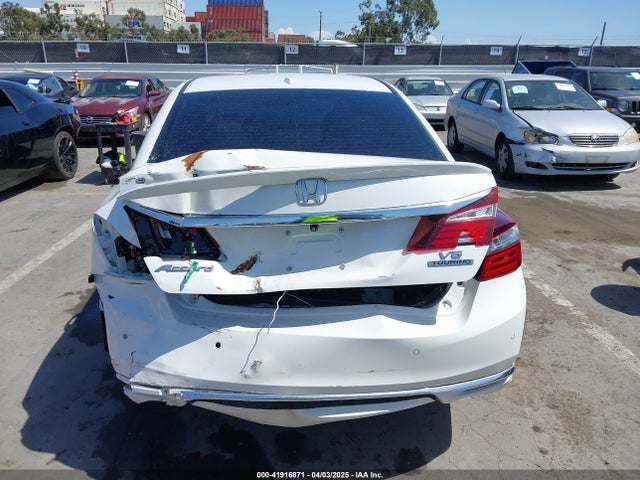 1HGCR3F98GA031819 Honda Accord Touring