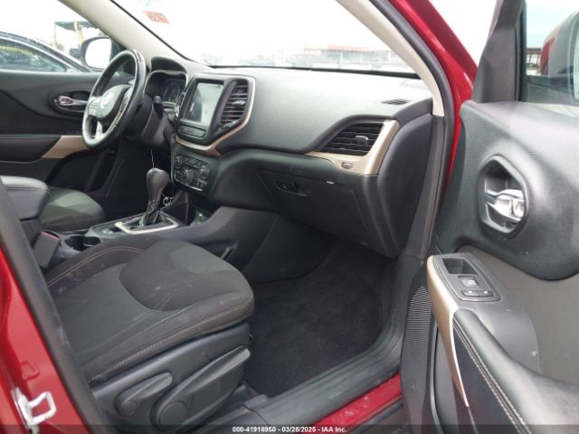 1C4PJLCS1HW669834 Jeep Cherokee Latitude Fwd