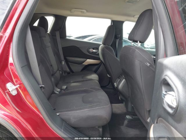 1C4PJLCS1HW669834 Jeep Cherokee Latitude Fwd
