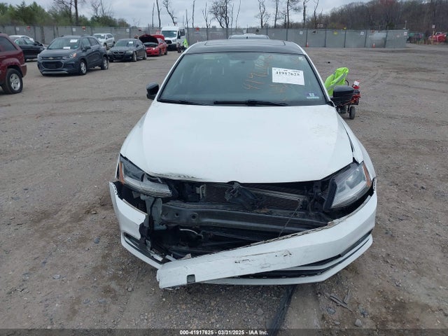 3VWD17AJXJM251750 Volkswagen Jetta 1.8t Se Sport