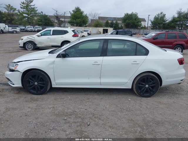 3VWD17AJXJM251750 Volkswagen Jetta 1.8t Se Sport