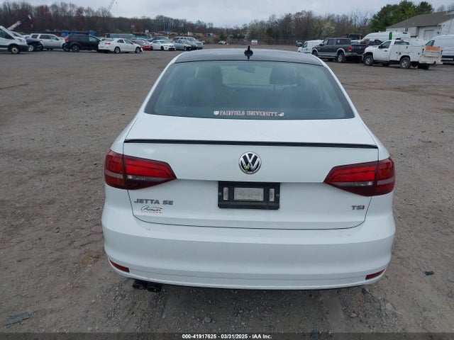 3VWD17AJXJM251750 Volkswagen Jetta 1.8t Se Sport