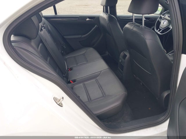3VWD17AJXJM251750 Volkswagen Jetta 1.8t Se Sport