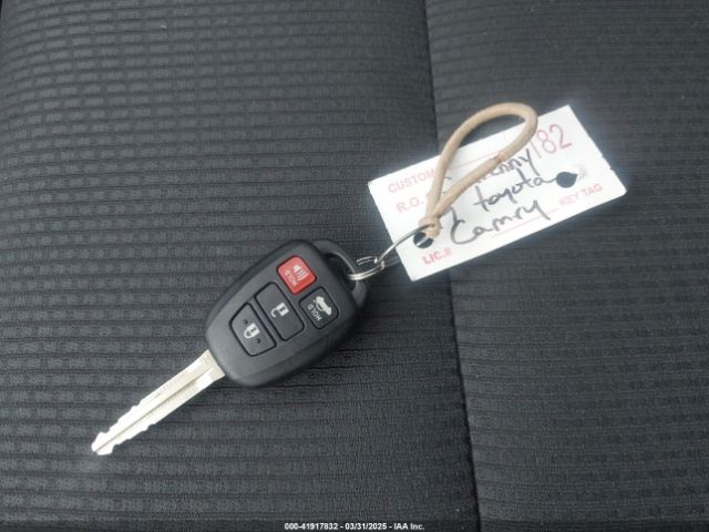 4T1BF1FK5HU814926 Toyota CAMRY SE