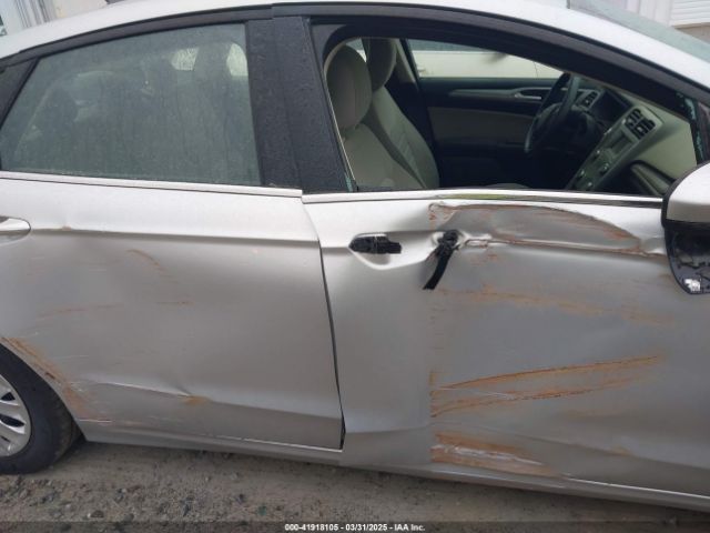 3FA6P0G71KR126921 Ford FUSION S