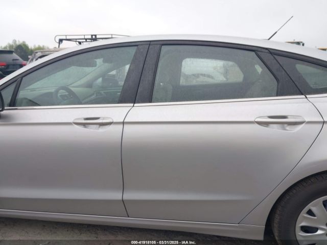 3FA6P0G71KR126921 Ford FUSION S
