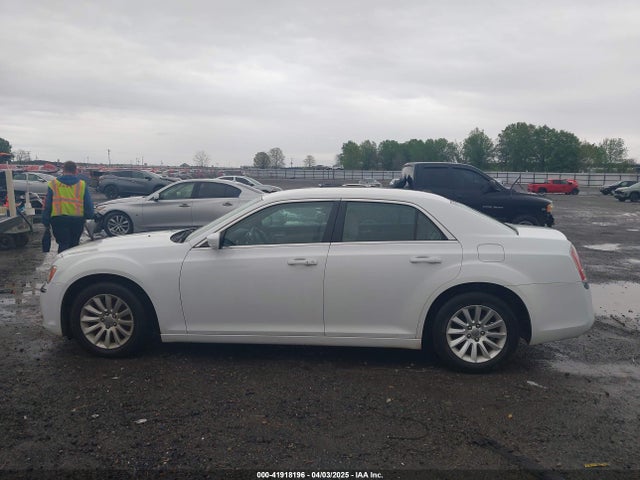 2C3CCAAG2EH264835 Chrysler 300