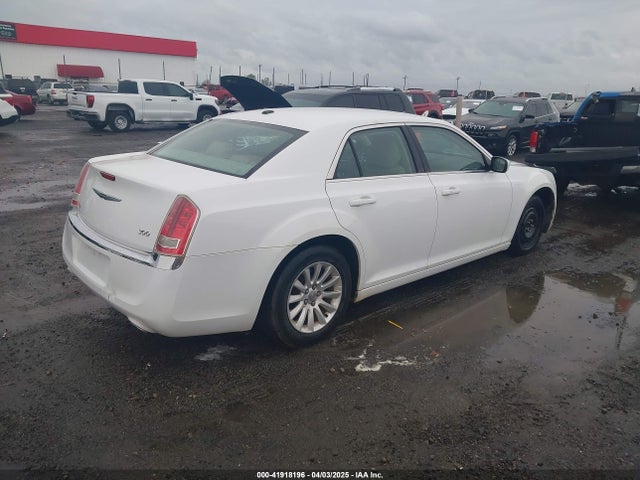 2C3CCAAG2EH264835 Chrysler 300
