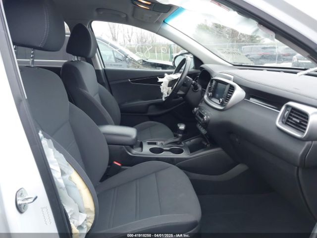 5XYPGDA57LG691635 KIA Sorento 3.3l S