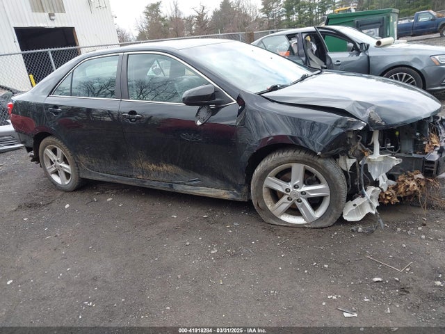 4T1BF1FK0EU396075 Toyota CAMRY SE