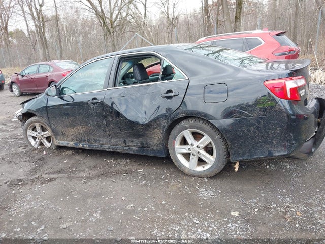 4T1BF1FK0EU396075 Toyota CAMRY SE