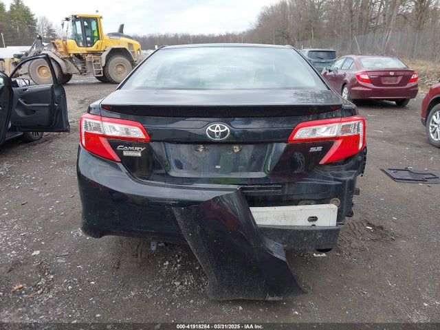 4T1BF1FK0EU396075 Toyota CAMRY SE