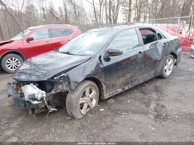 4T1BF1FK0EU396075 Toyota CAMRY SE