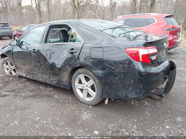 4T1BF1FK0EU396075 Toyota CAMRY SE