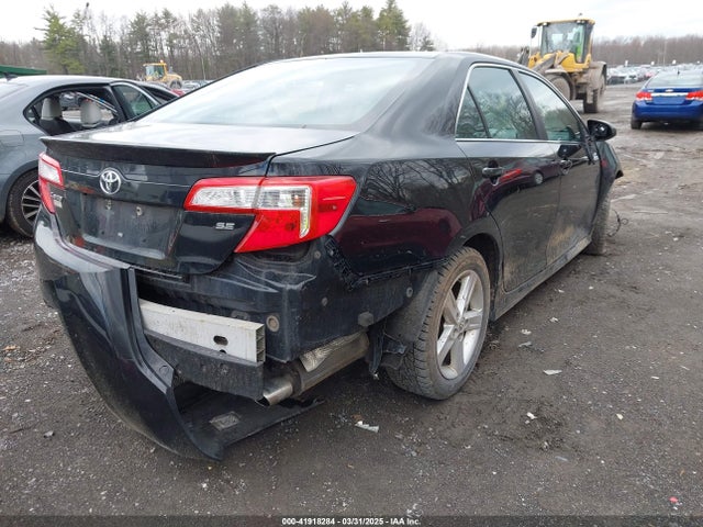 4T1BF1FK0EU396075 Toyota CAMRY SE