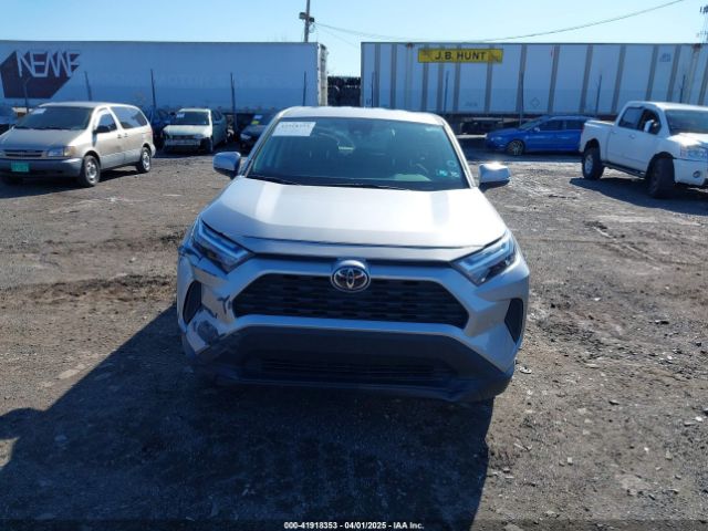 2T3G1RFV1RC396761 Toyota RAV4 LE