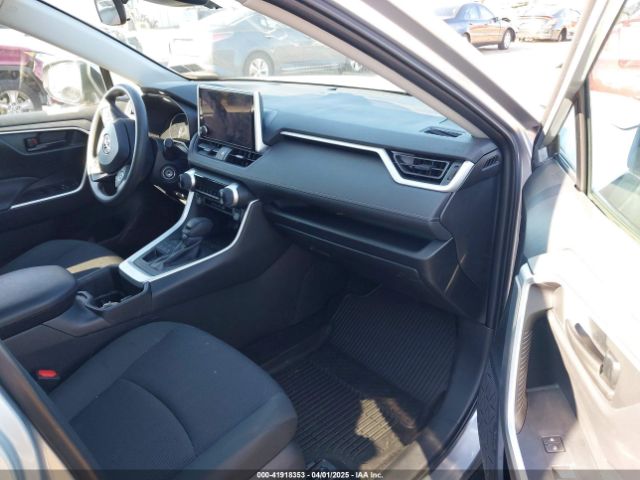 2T3G1RFV1RC396761 Toyota RAV4 LE