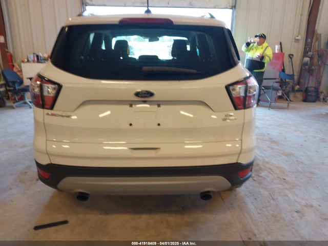 1FMCU0GDXJUB51833 Ford ESCAPE SE