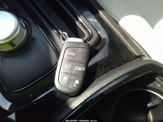 2020 CHRYSLER 300 2C3CCABGXLH103516 Photo 10