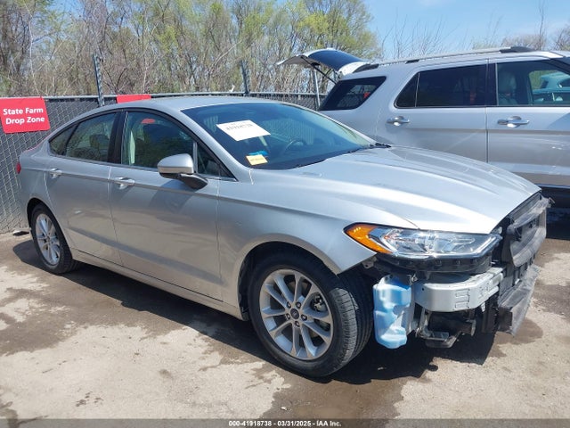 3FA6P0HDXKR275252 Ford FUSION SE