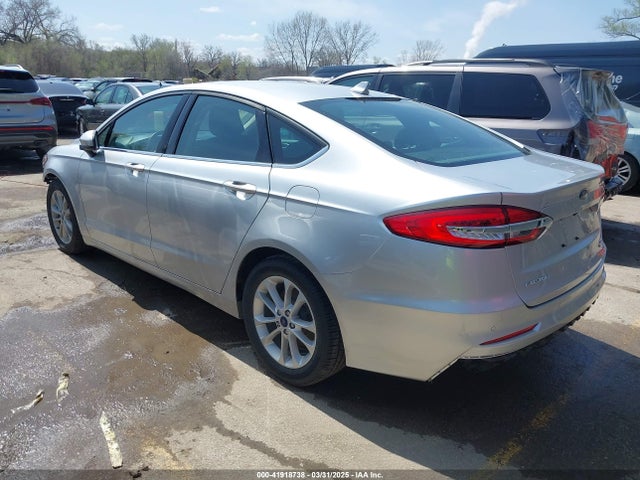 3FA6P0HDXKR275252 Ford FUSION SE