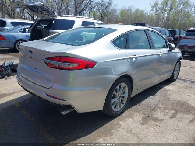 3FA6P0HDXKR275252 Ford FUSION SE