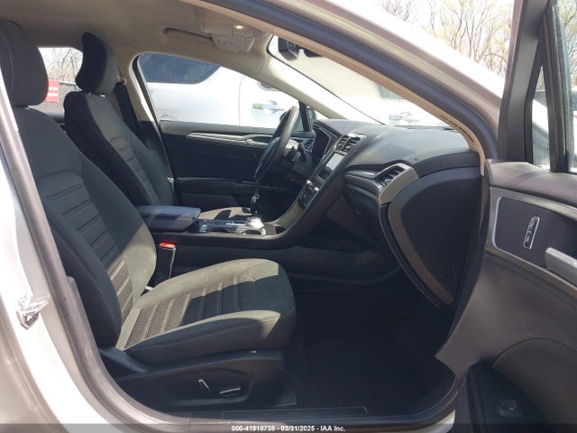 3FA6P0HDXKR275252 Ford FUSION SE