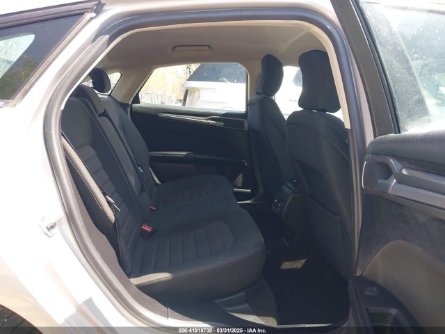 3FA6P0HDXKR275252 Ford FUSION SE