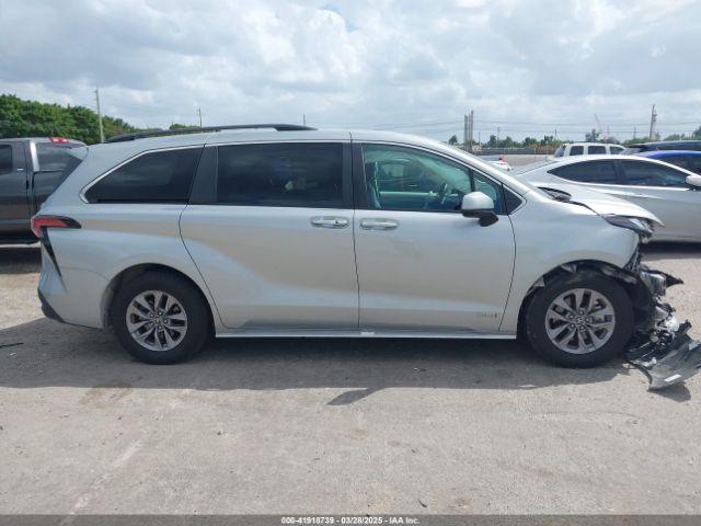 5TDYRKEC2MS072800 Toyota SIENNA XLE