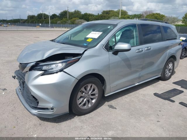 5TDYRKEC2MS072800 Toyota SIENNA XLE