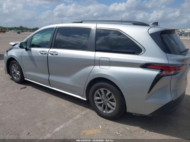 5TDYRKEC2MS072800 Toyota SIENNA XLE