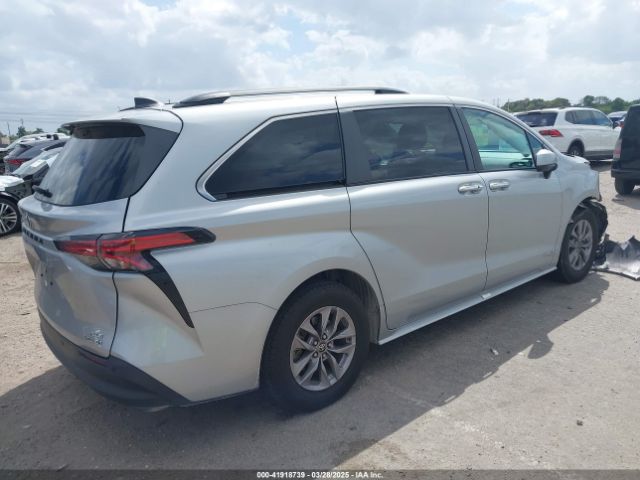 5TDYRKEC2MS072800 Toyota SIENNA XLE