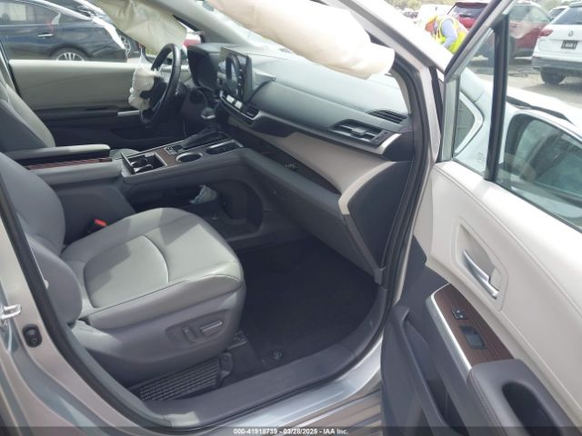 5TDYRKEC2MS072800 Toyota SIENNA XLE