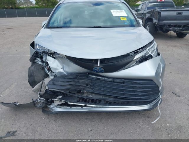 5TDYRKEC2MS072800 Toyota SIENNA XLE