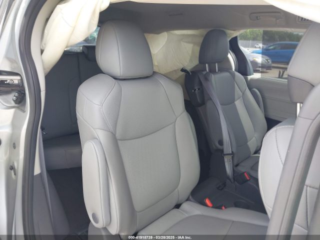 5TDYRKEC2MS072800 Toyota SIENNA XLE