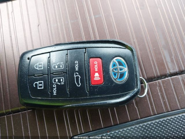 5TDYRKEC7NS114539 Toyota SIENNA XLE
