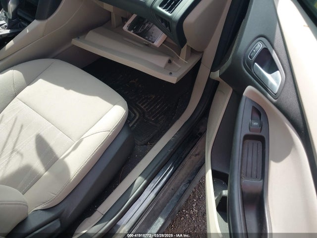 1FADP3K27FL293101 Ford FOCUS SE