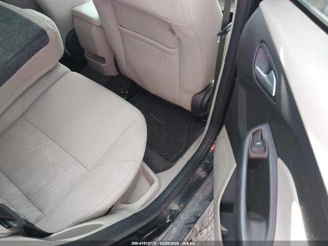 1FADP3K27FL293101 Ford FOCUS SE
