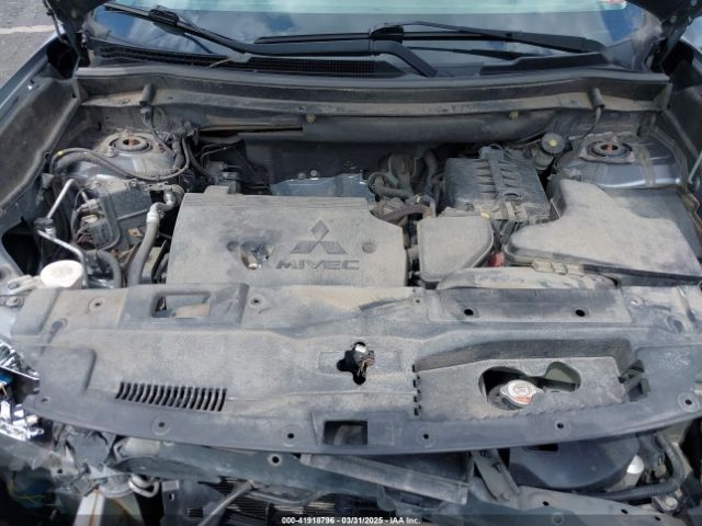 JA4AZ3A34JZ039881 Mitsubishi Outlander Se