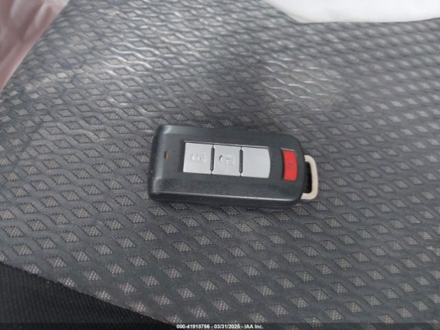 JA4AZ3A34JZ039881 Mitsubishi Outlander Se