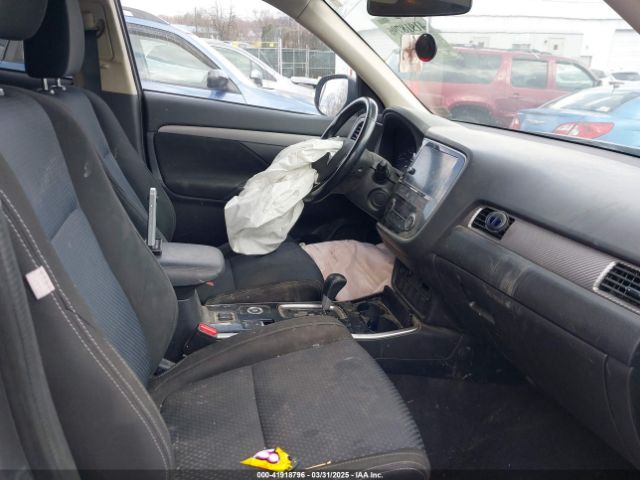 JA4AZ3A34JZ039881 Mitsubishi Outlander Se