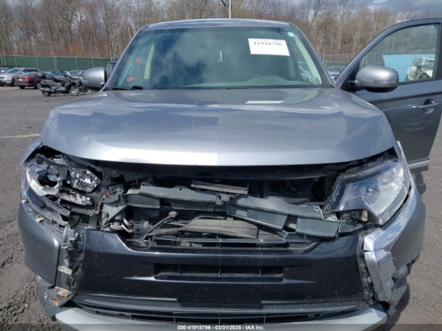 JA4AZ3A34JZ039881 Mitsubishi Outlander Se