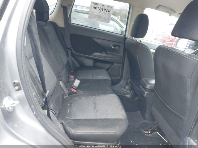 JA4AZ3A34JZ039881 Mitsubishi Outlander Se