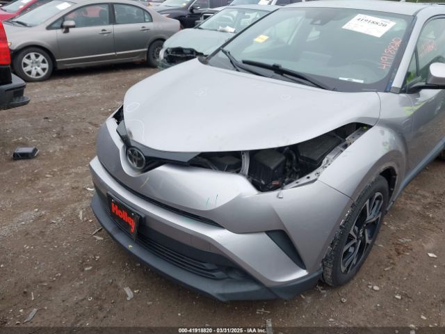 JTNKHMBX8K1024039 Toyota C-HR XLE
