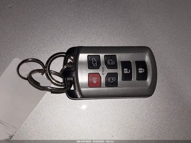5TDYK3DC8FS598525 Toyota Sienna Xle Premium 8 Passenger