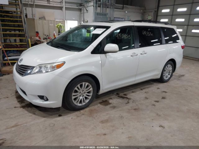 5TDYK3DC8FS598525 Toyota Sienna Xle Premium 8 Passenger